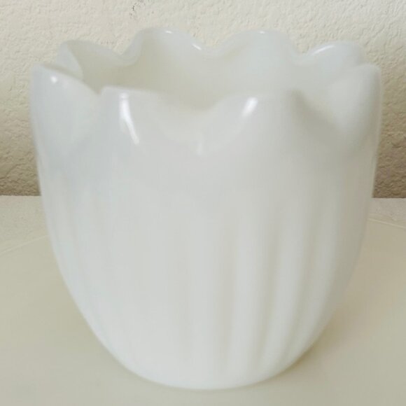 Vintage Milk Glass Vase Plant Pot Planter Scalloped Ruffled Edge 4.25 in. tall - Picture 2 of 9